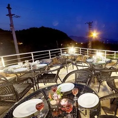 Hotel Zeus 2*