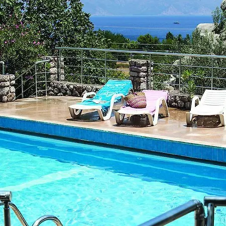 Zeus Hotel 2*