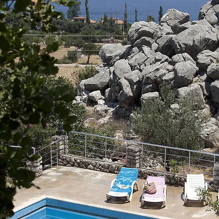 Zeus Hotel 2*